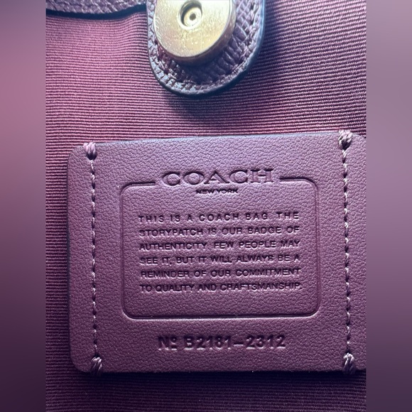 Authentic Coach Bucket Bag with matching wallet - Picture 12 of 14